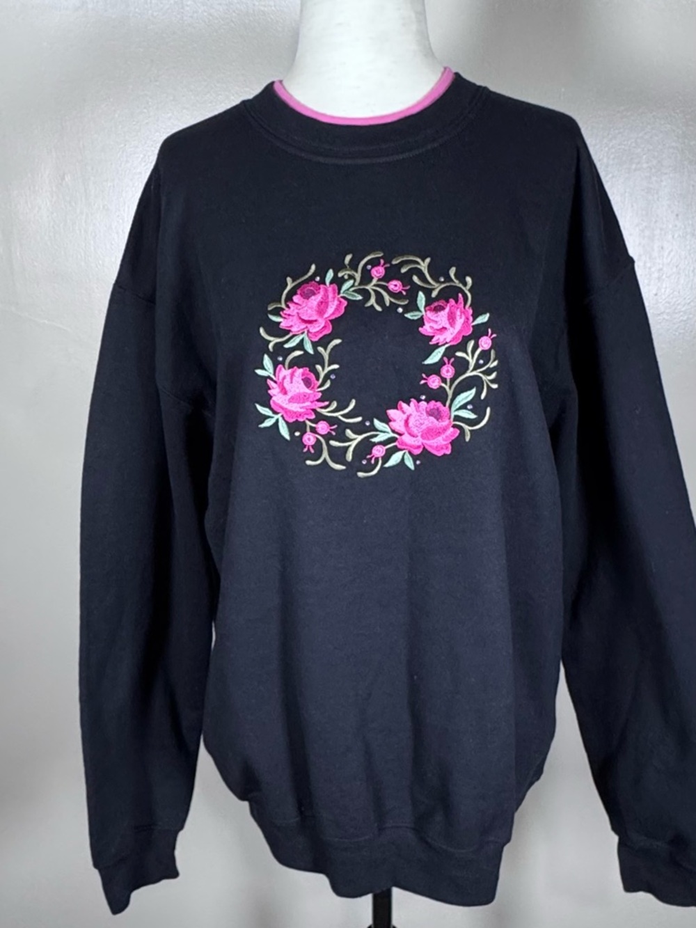 Vintage Embroidered Pink Roses Double Crew Neck Black Grandma Sweatshirt Size L